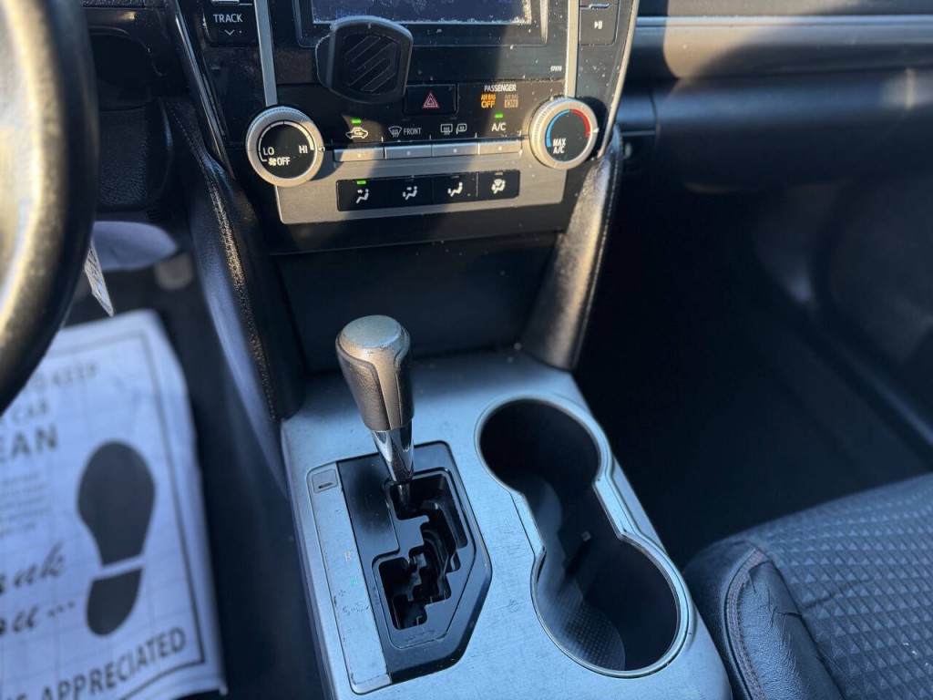2013 Toyota Camry Image 14