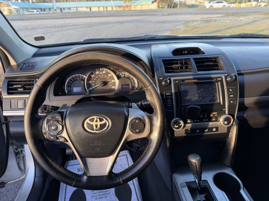 2013 Toyota Camry Image 15