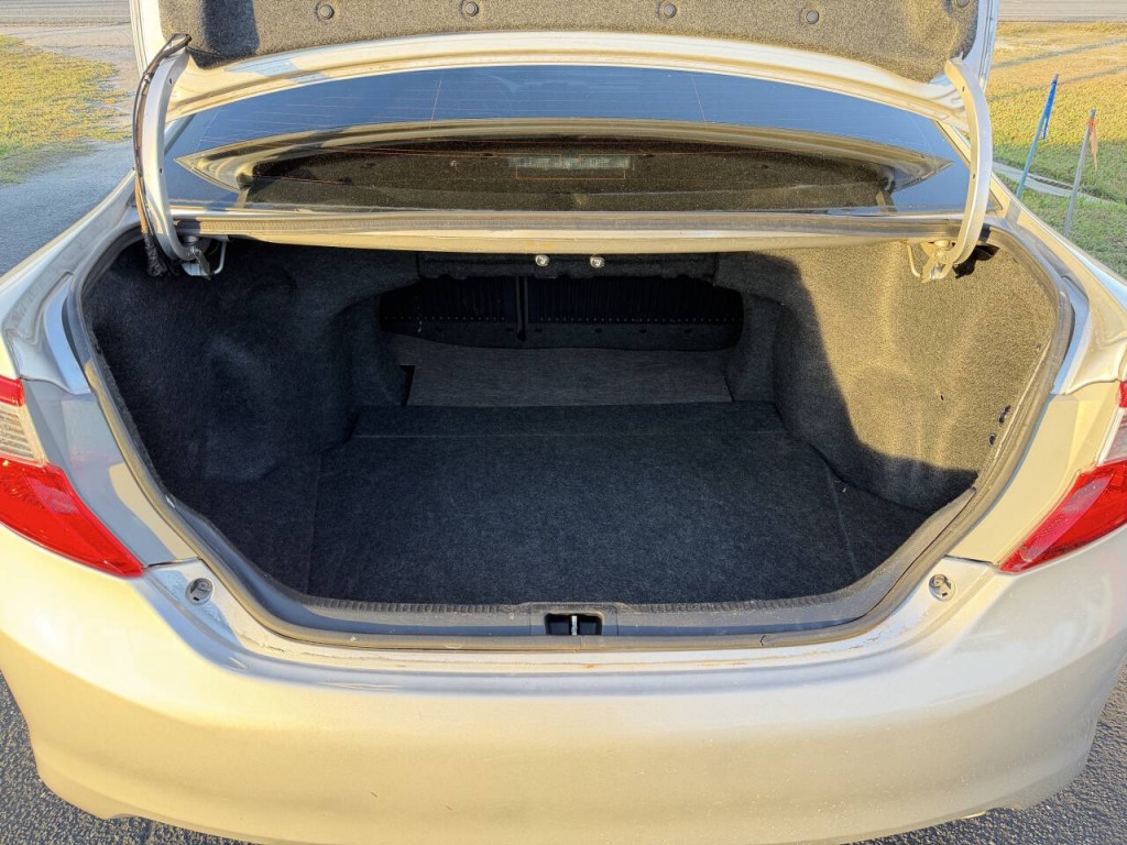 2013 Toyota Camry Image 16
