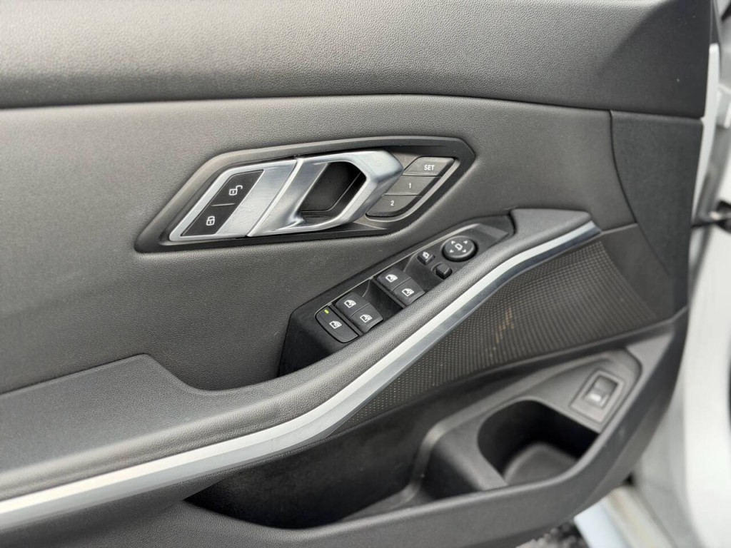 2020 BMW 3 Series Image 9