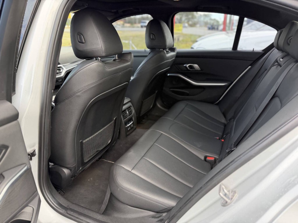 2020 BMW 3 Series Image 11