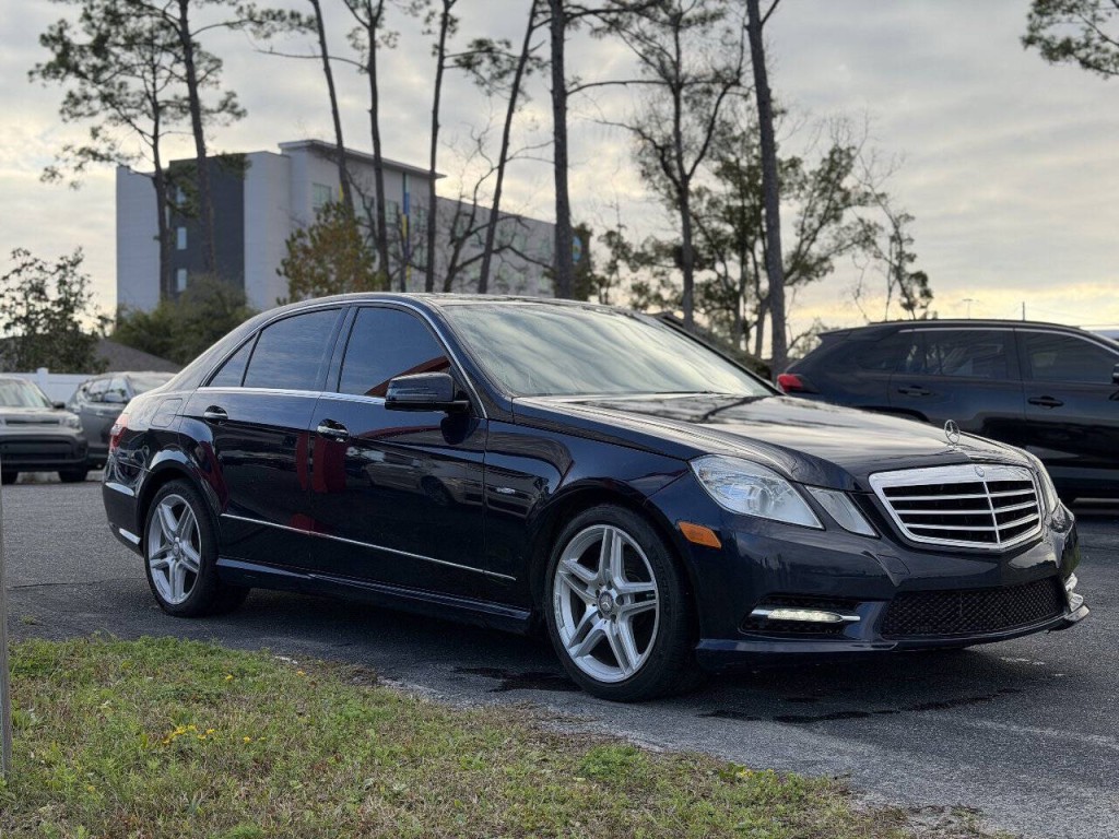 2012 Mercedes-Benz E-Class Image 3
