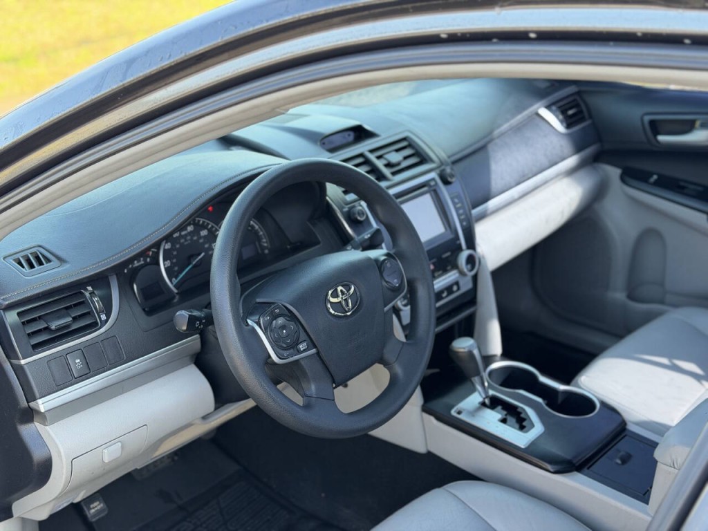 2012 Toyota Camry Image 9