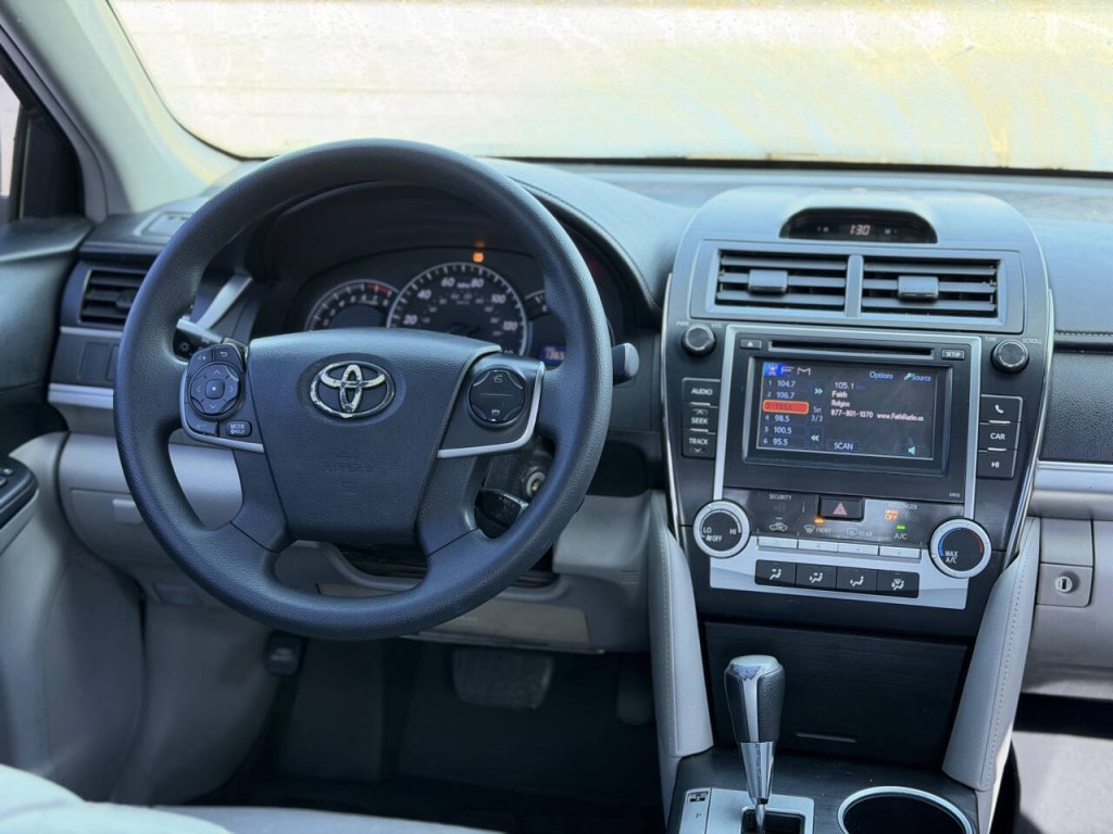 2012 Toyota Camry Image 10