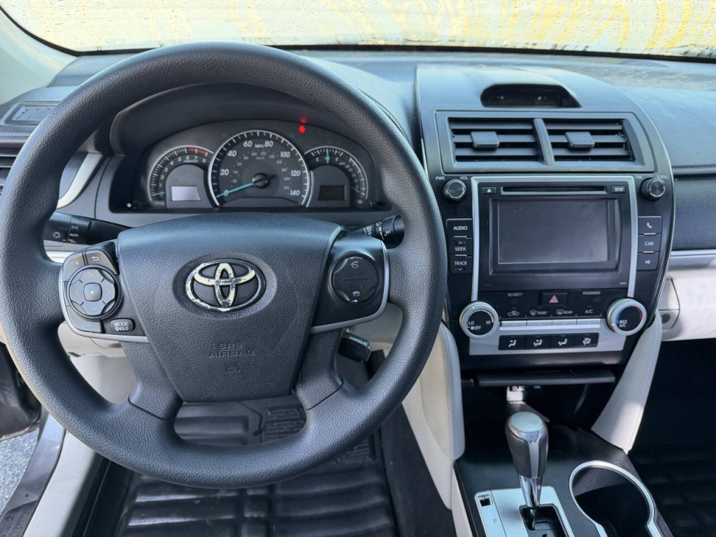 2012 Toyota Camry Image 11