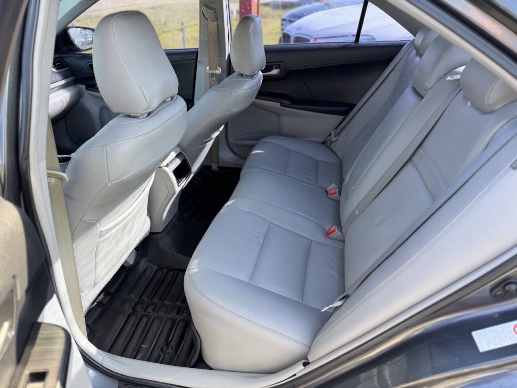2012 Toyota Camry Image 12