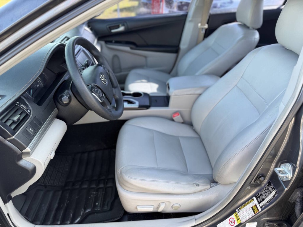 2012 Toyota Camry Image 18