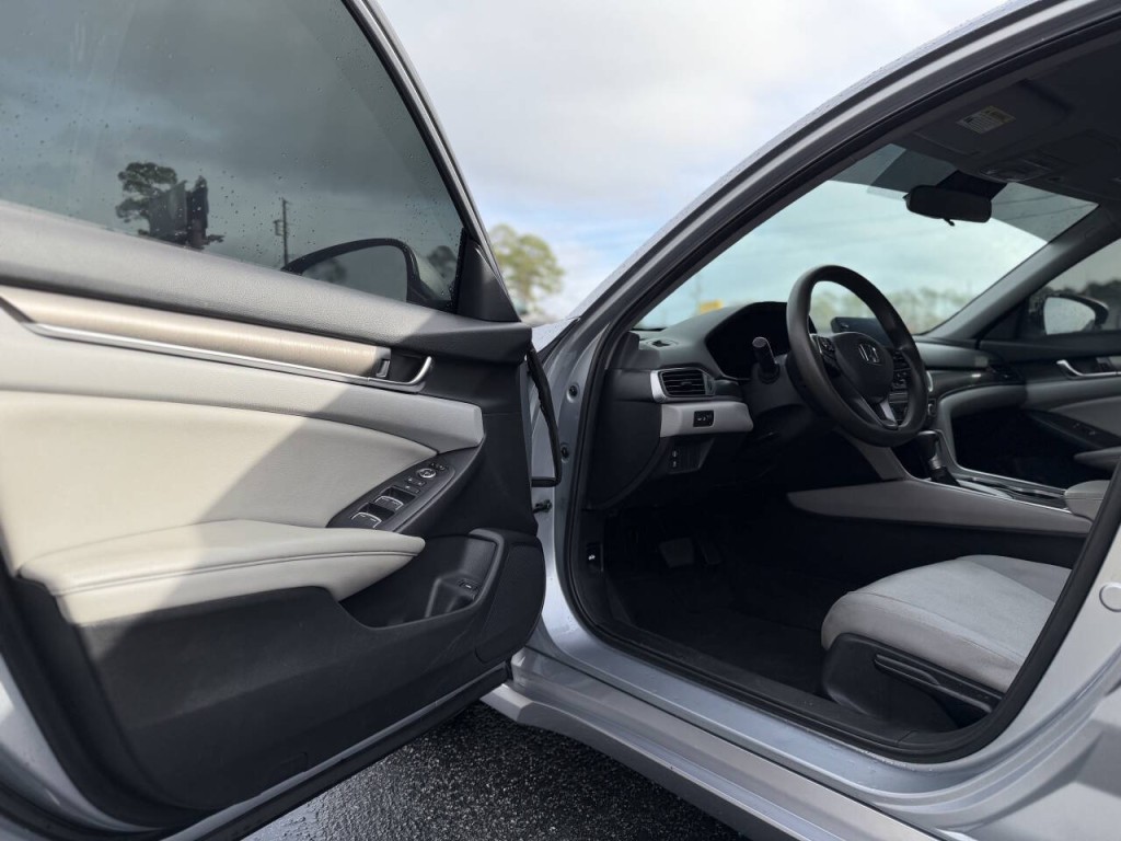 2019 Honda Accord Image 7