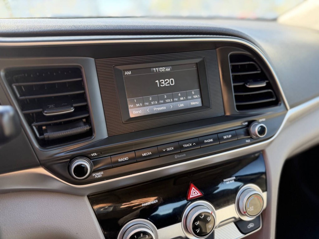 2019 Hyundai Elantra Image 13