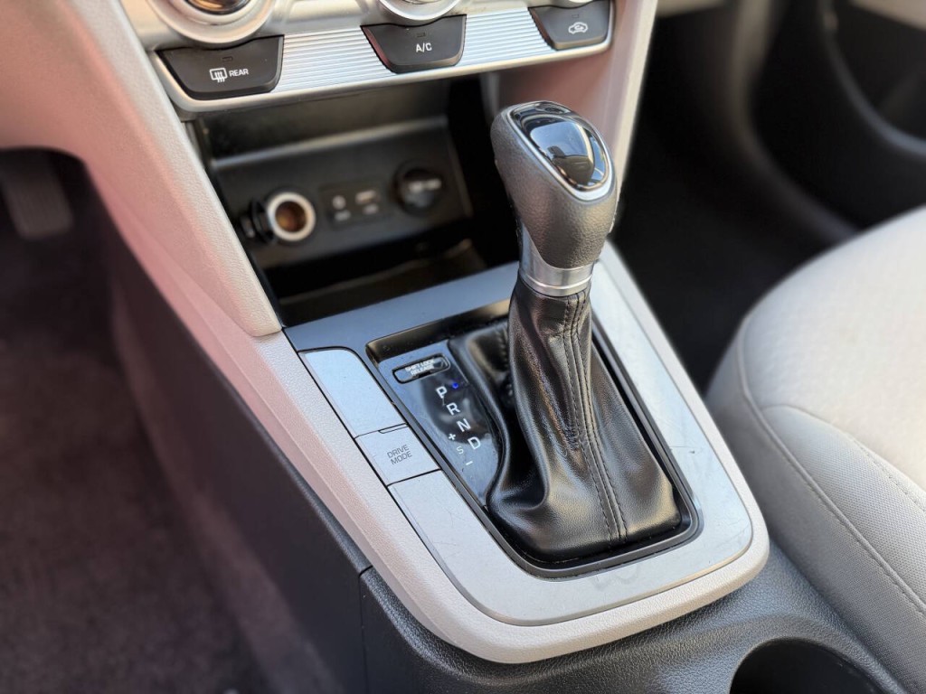 2019 Hyundai Elantra Image 15