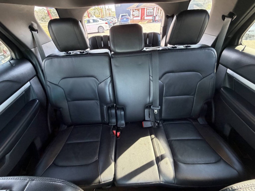 2017 Ford Explorer Image 12