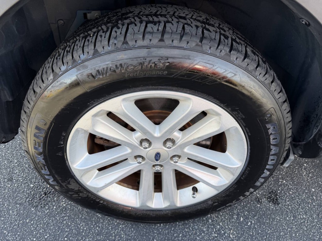 2017 Ford Explorer Image 21