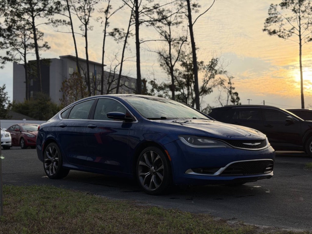 2015 Chrysler 200 Image 3