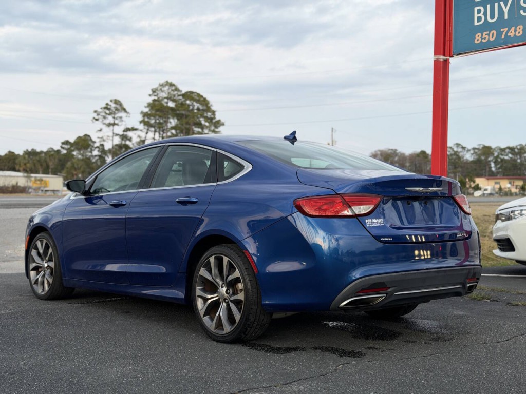 2015 Chrysler 200 Image 4