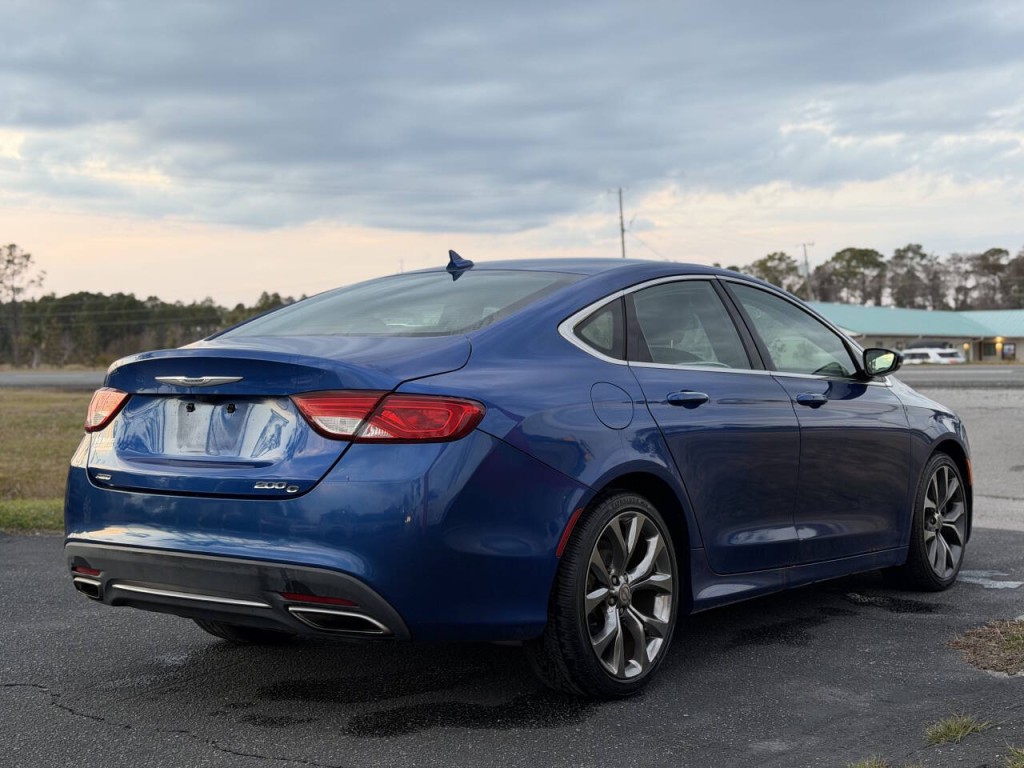 2015 Chrysler 200 Image 6