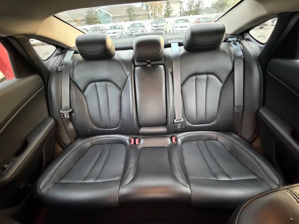 2015 Chrysler 200 Image 10