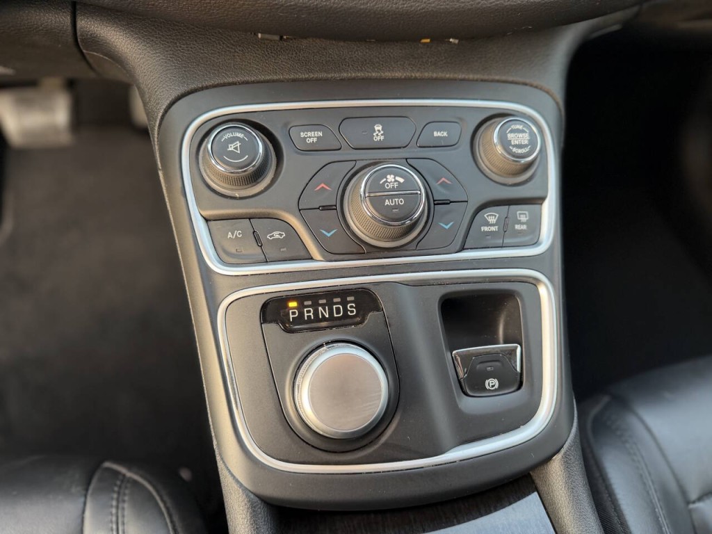 2015 Chrysler 200 Image 13