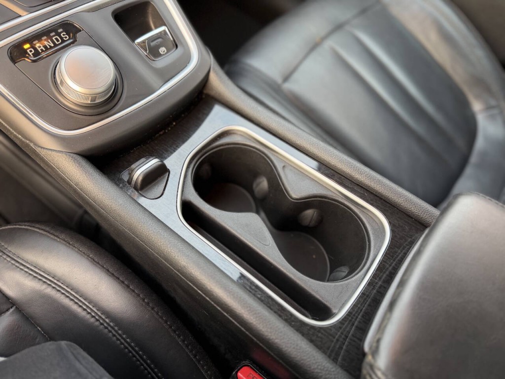 2015 Chrysler 200 Image 14