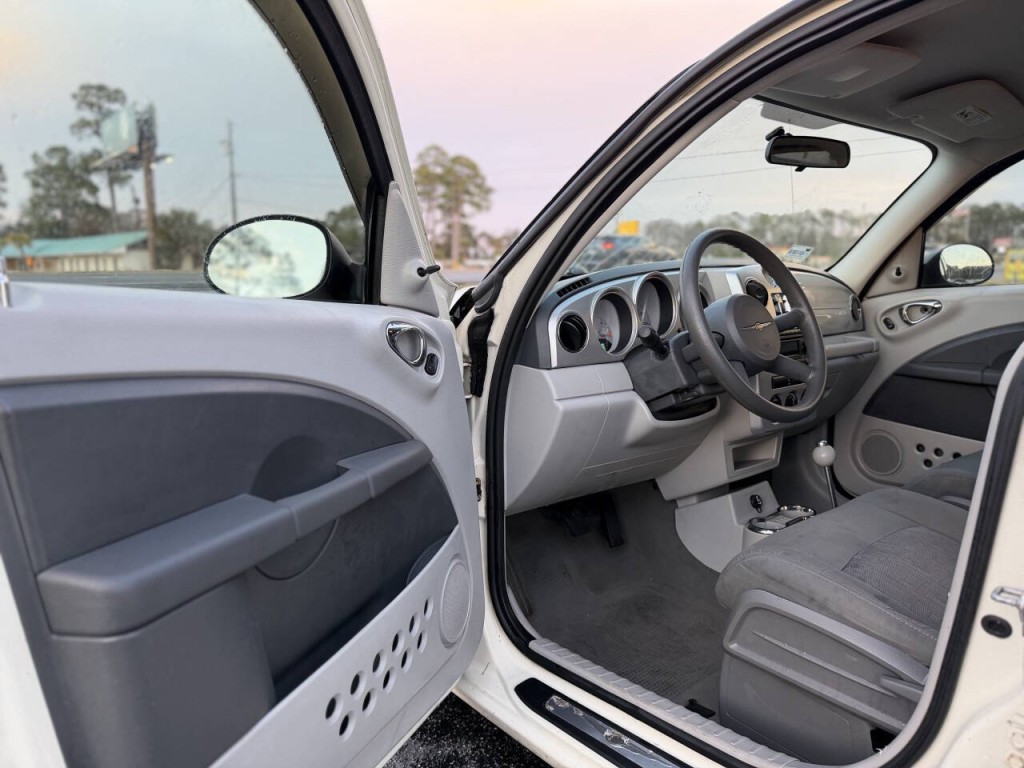 2008 Chrysler PT Cruiser Image 7