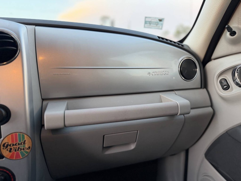2008 Chrysler PT Cruiser Image 16