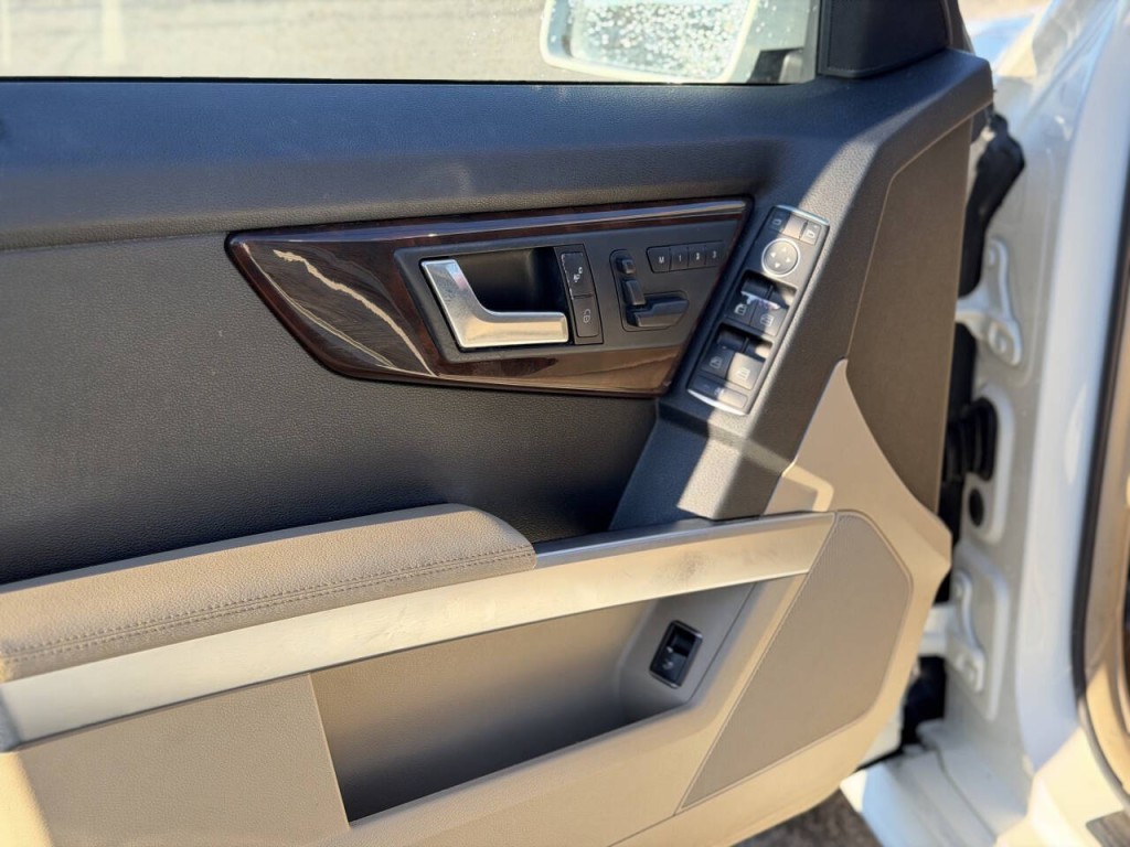 2012 Mercedes-Benz GLK-Class Image 8