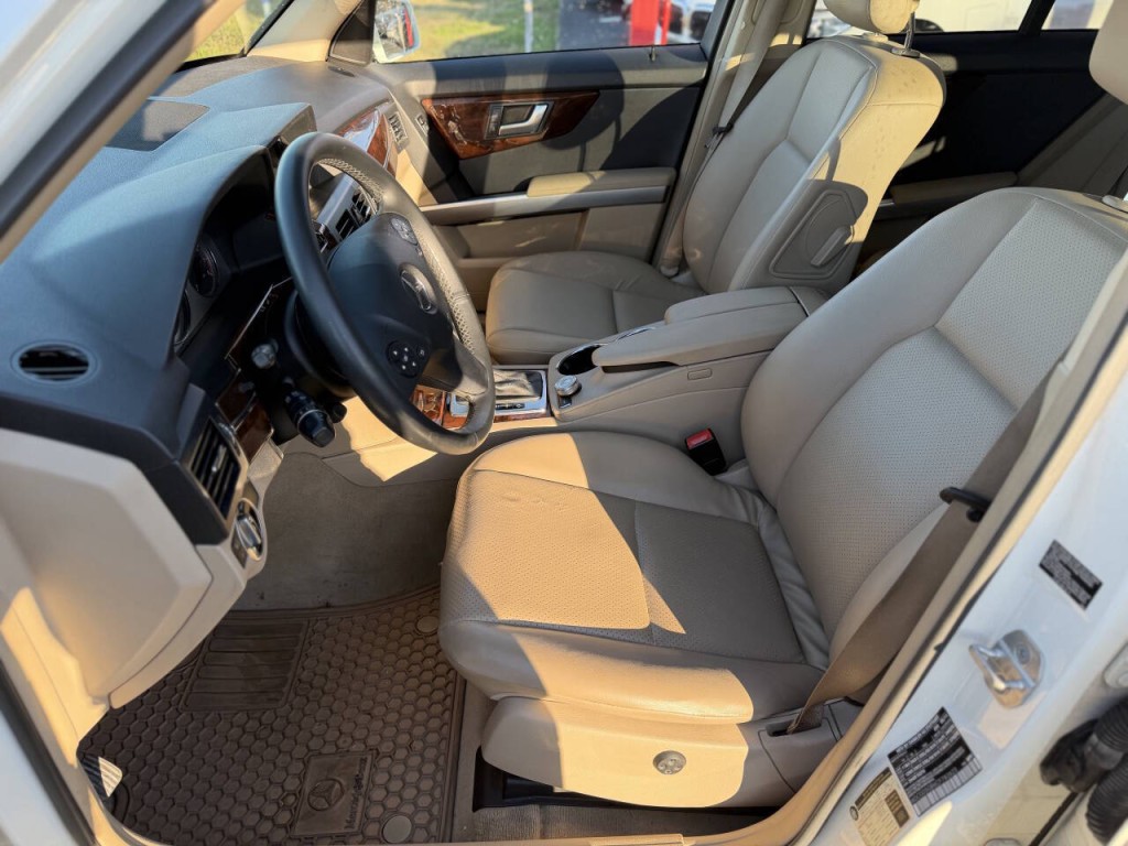 2012 Mercedes-Benz GLK-Class Image 9