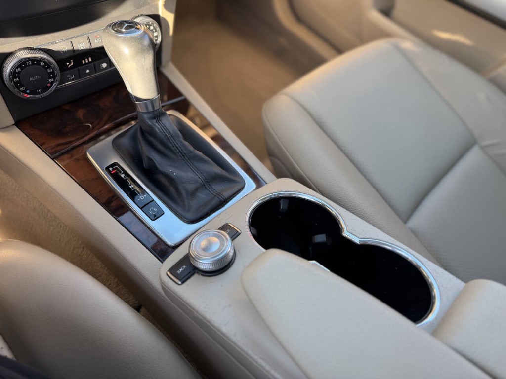 2012 Mercedes-Benz GLK-Class Image 17