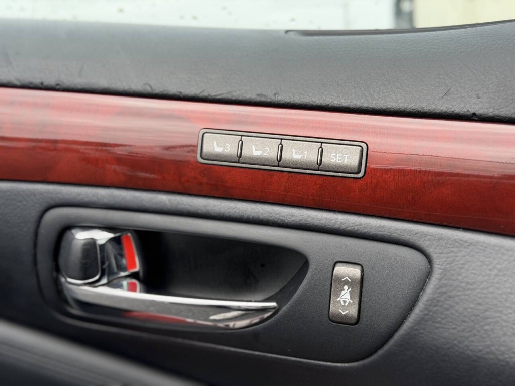 2010 Lexus LS 460 Image 8