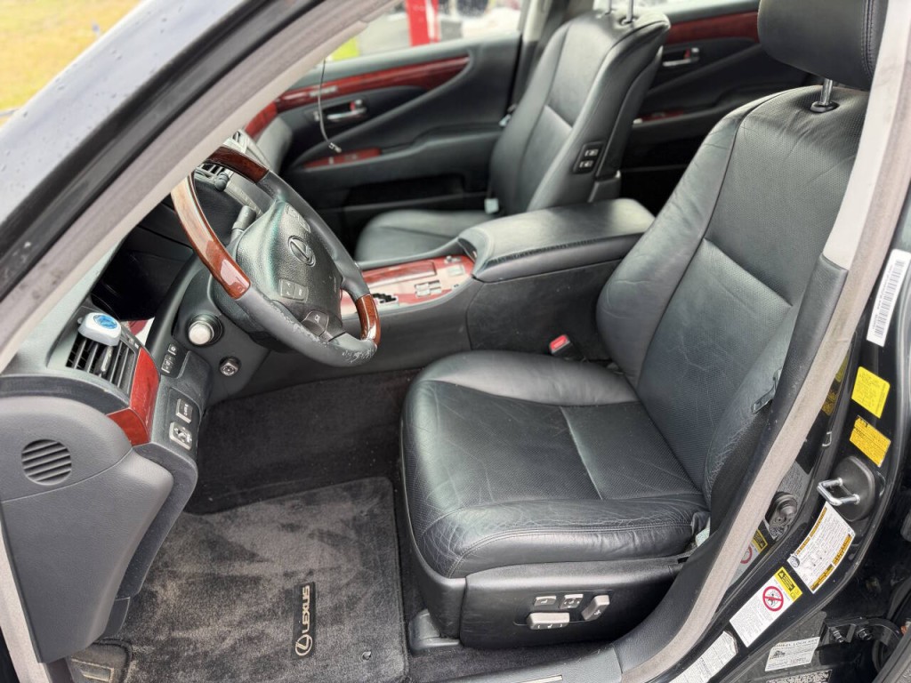 2010 Lexus LS 460 Image 9