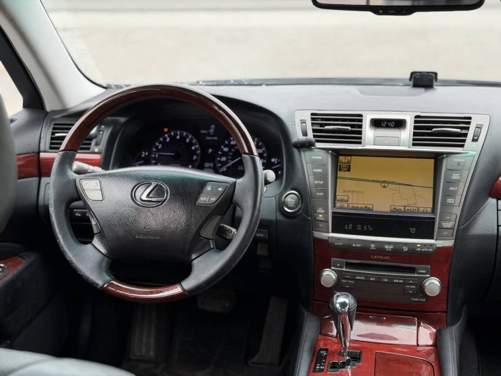 2010 Lexus LS 460 Image 13