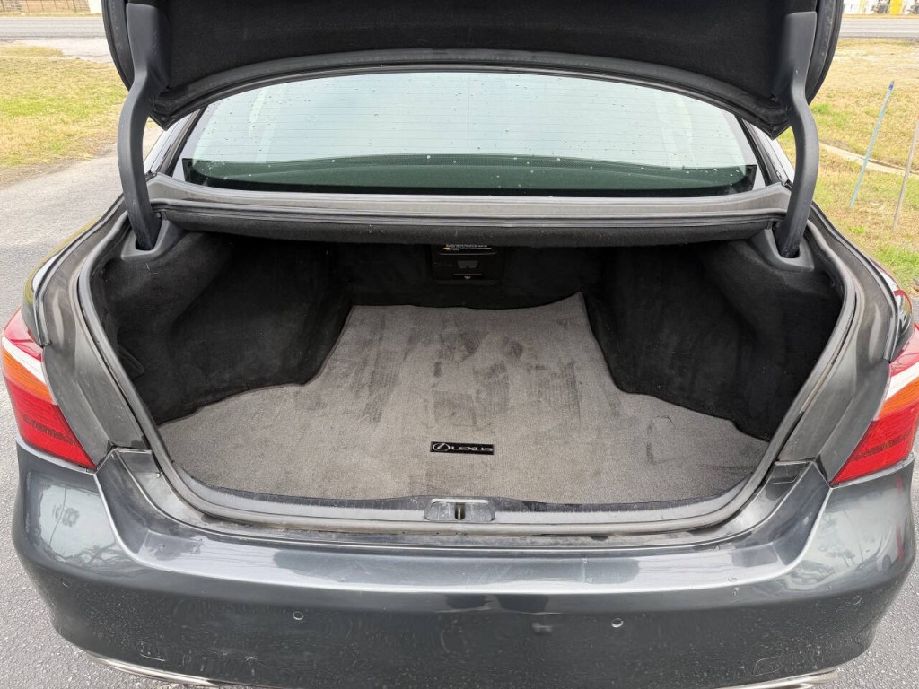 2010 Lexus LS 460 Image 21