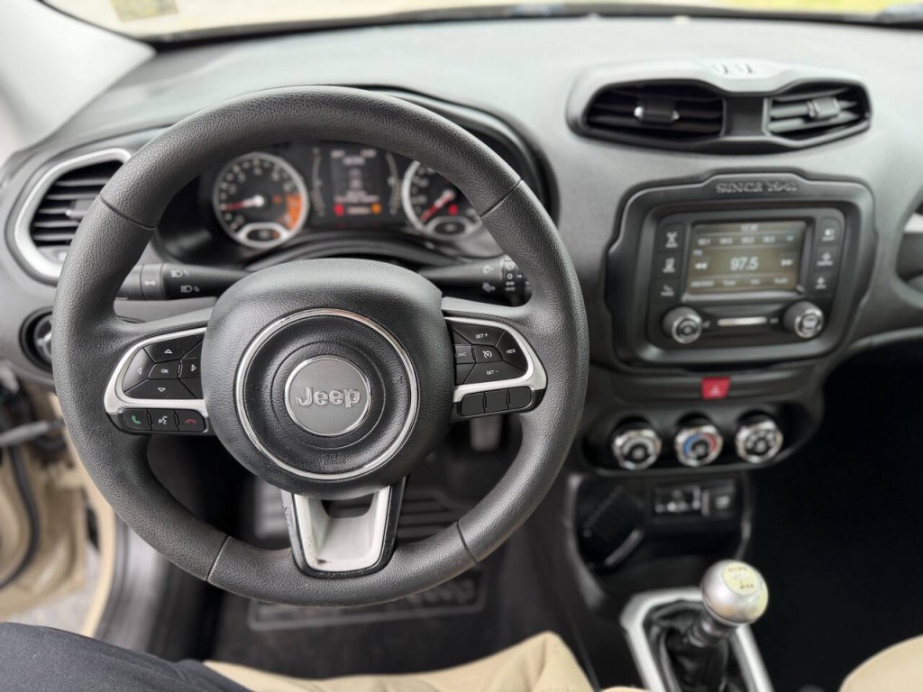 2016 Jeep Renegade Image 11