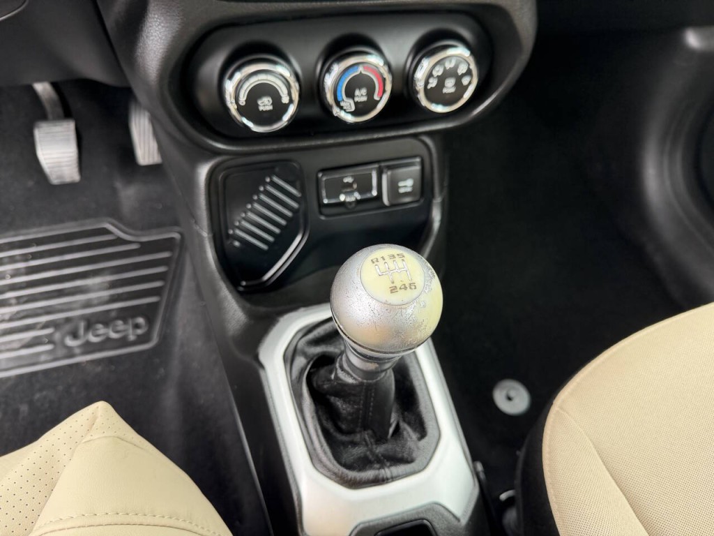 2016 Jeep Renegade Image 14