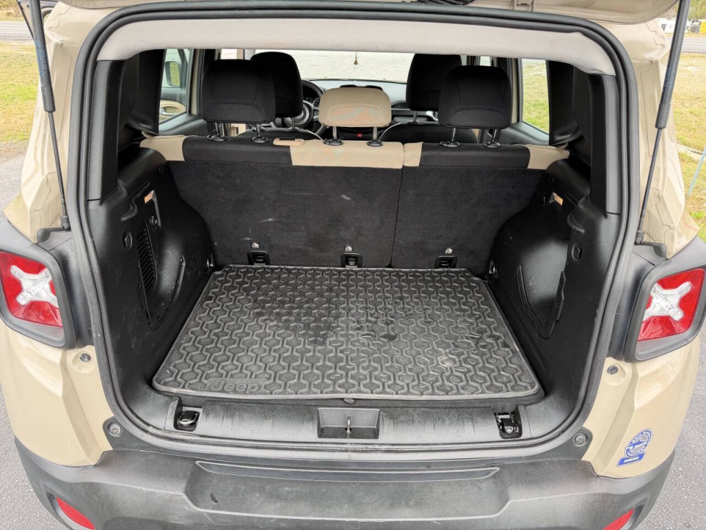 2016 Jeep Renegade Image 16