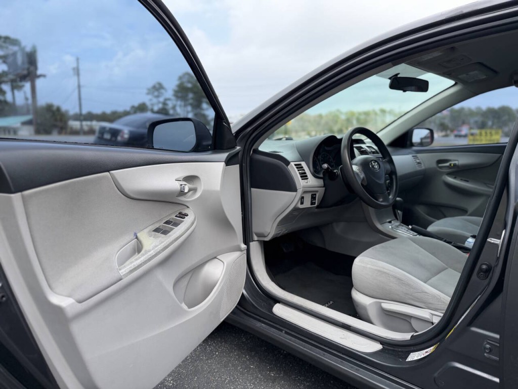 2013 Toyota Corolla Image 7