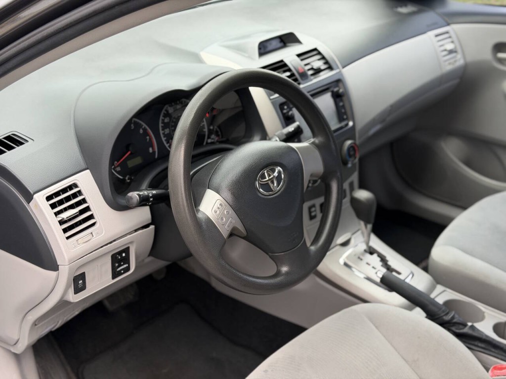 2013 Toyota Corolla Image 8
