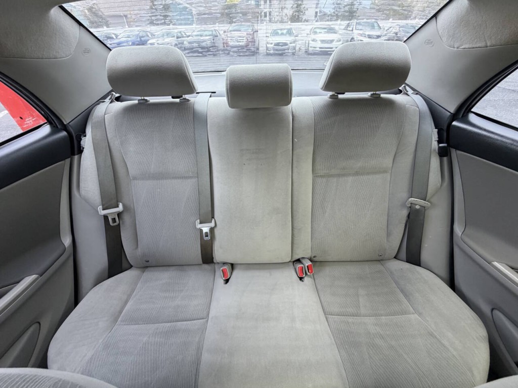 2013 Toyota Corolla Image 11