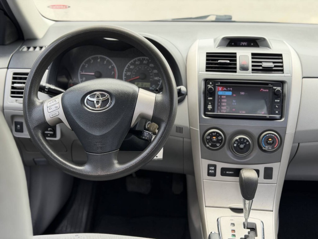 2013 Toyota Corolla Image 12