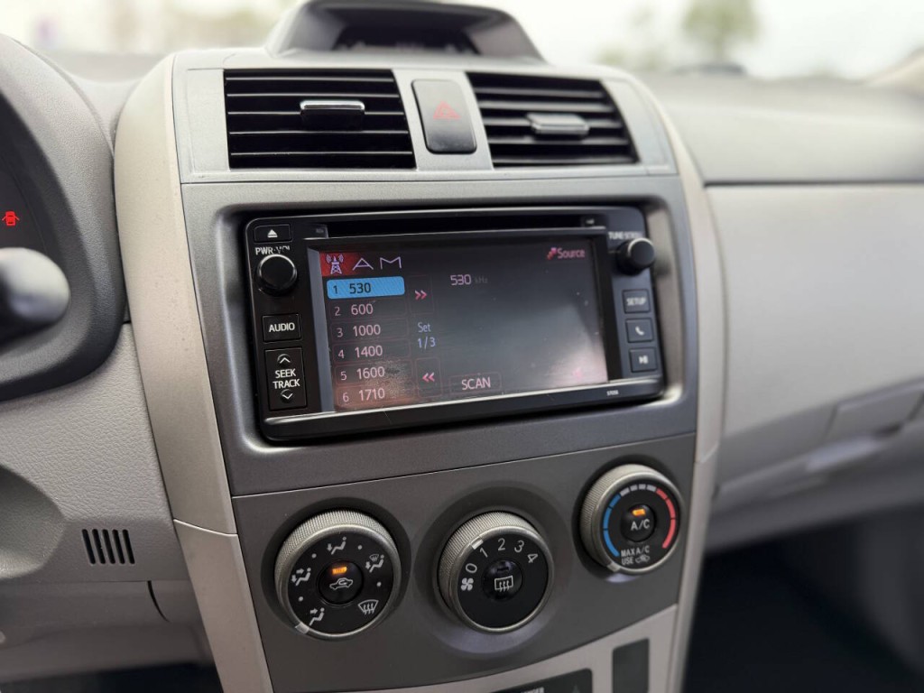 2013 Toyota Corolla Image 14