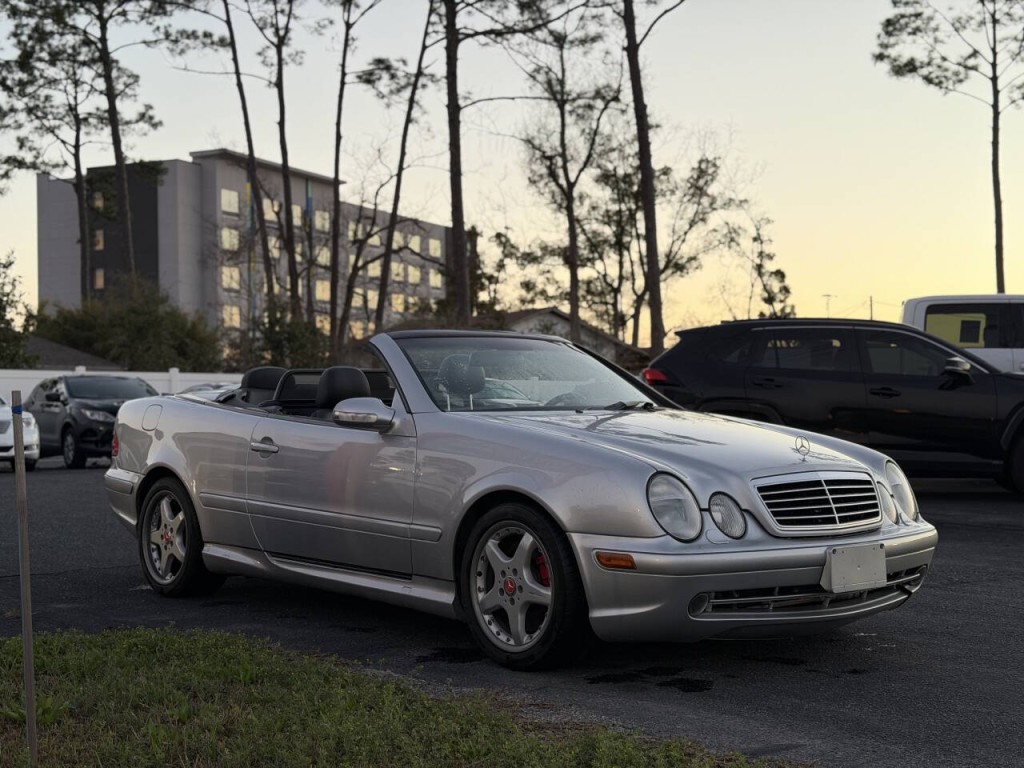 2002 Mercedes-Benz CLK-Class Image 2
