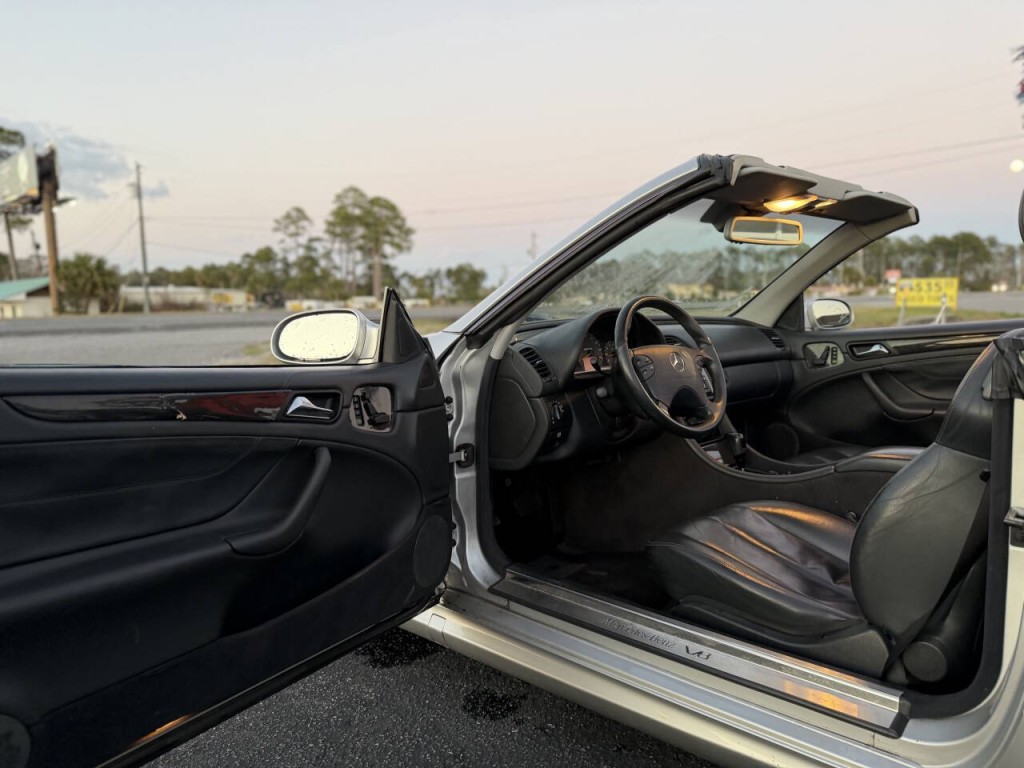 2002 Mercedes-Benz CLK-Class Image 7