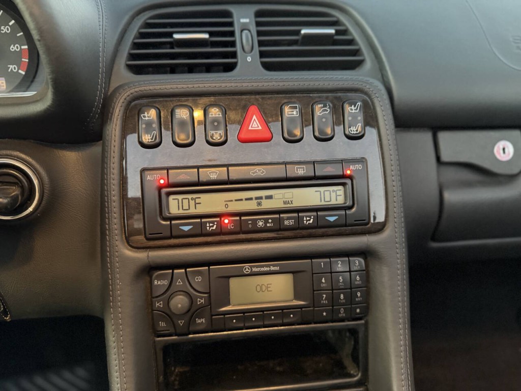 2002 Mercedes-Benz CLK-Class Image 14