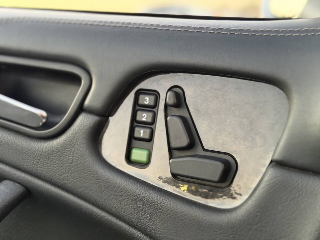 2002 Mercedes-Benz CLK-Class Image 18