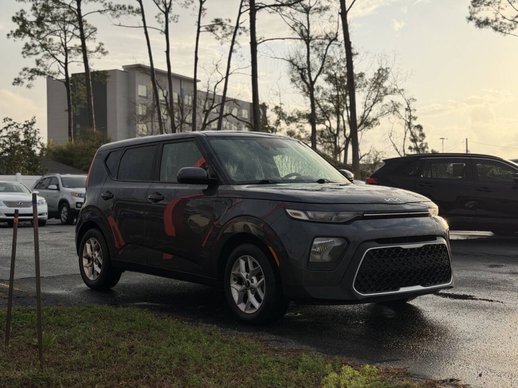 2022 Kia Soul Image 2