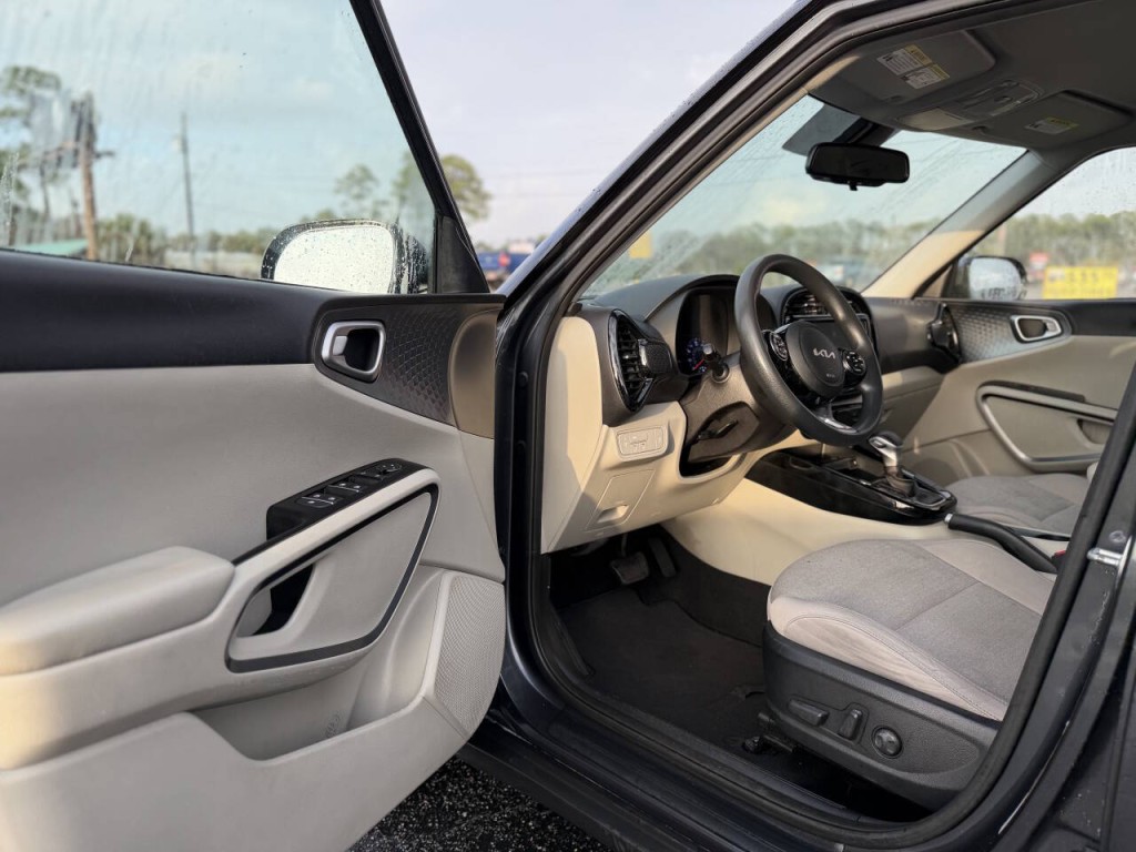 2022 Kia Soul Image 8