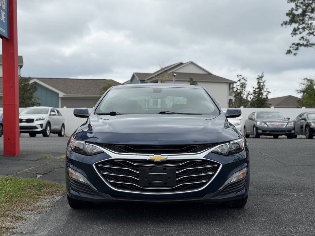 2019 Chevrolet Malibu Image 2