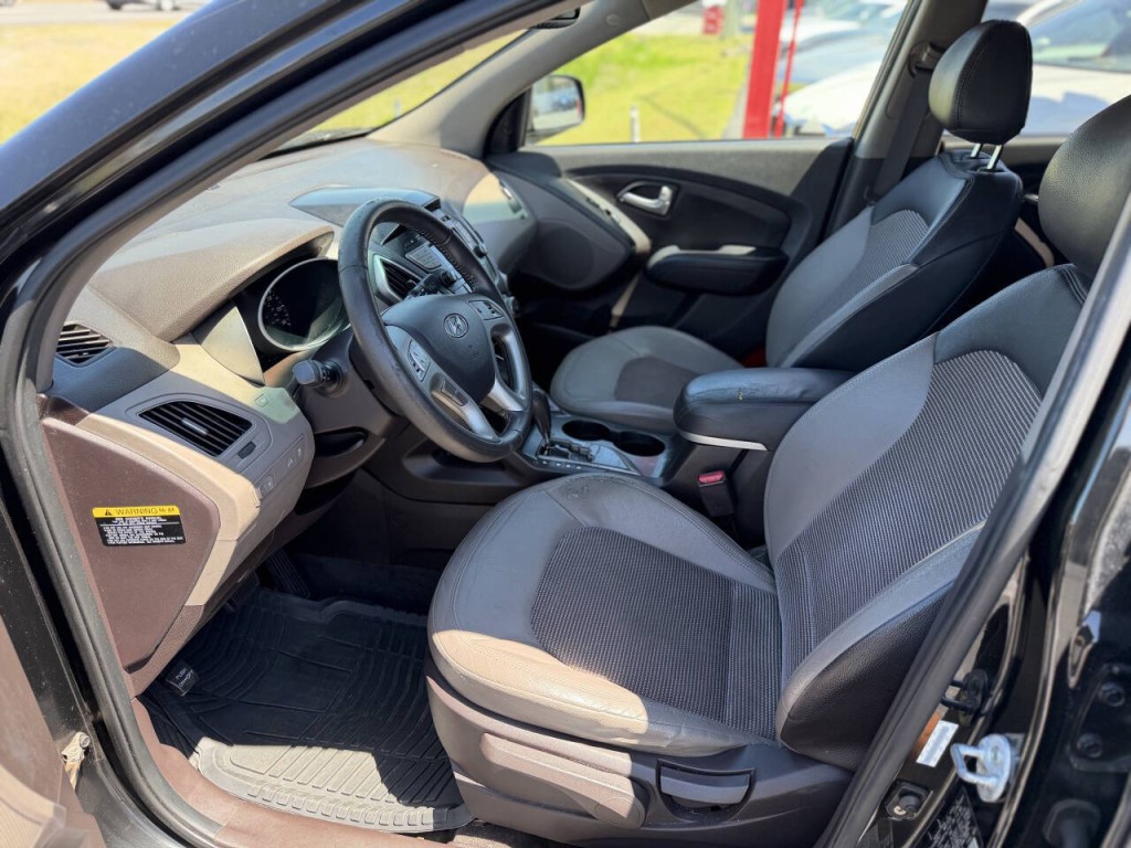 2013 Hyundai Tucson Image 9