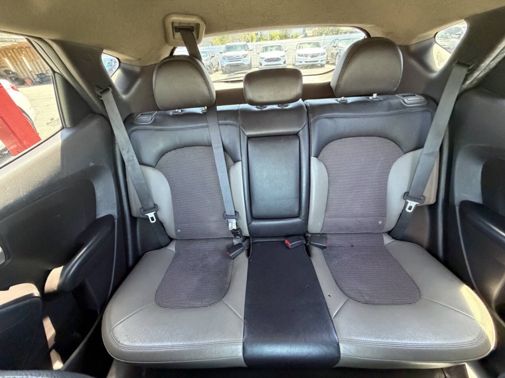 2013 Hyundai Tucson Image 11