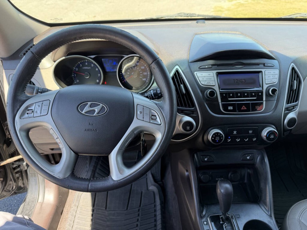 2013 Hyundai Tucson Image 12