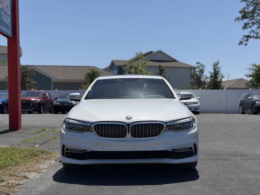 2017 BMW 5 Series Image 2